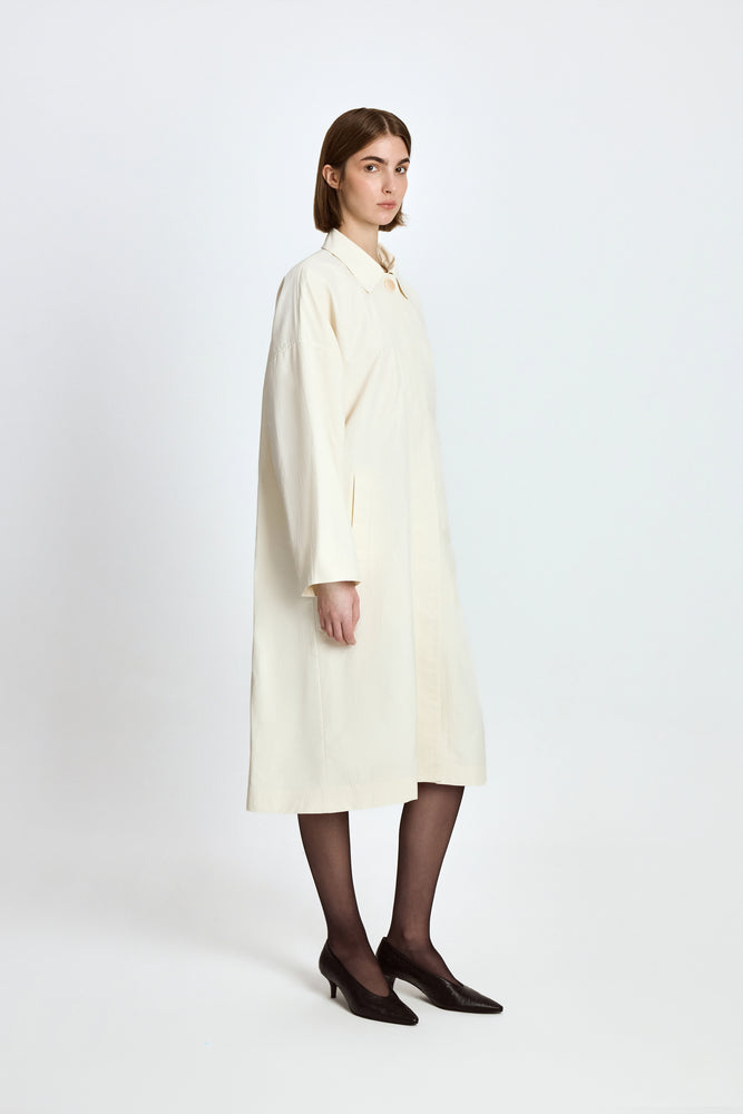 
                  
                    Raincoat "FIRST LADY" in Cream
                  
                