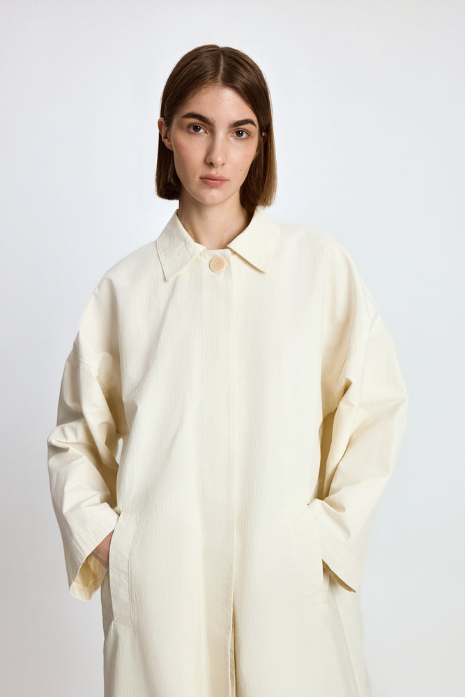 
                  
                    Raincoat "FIRST LADY" in Cream
                  
                