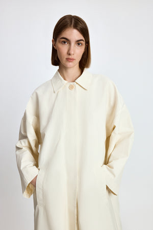 
                  
                    Raincoat "FIRST LADY" in Cream
                  
                
